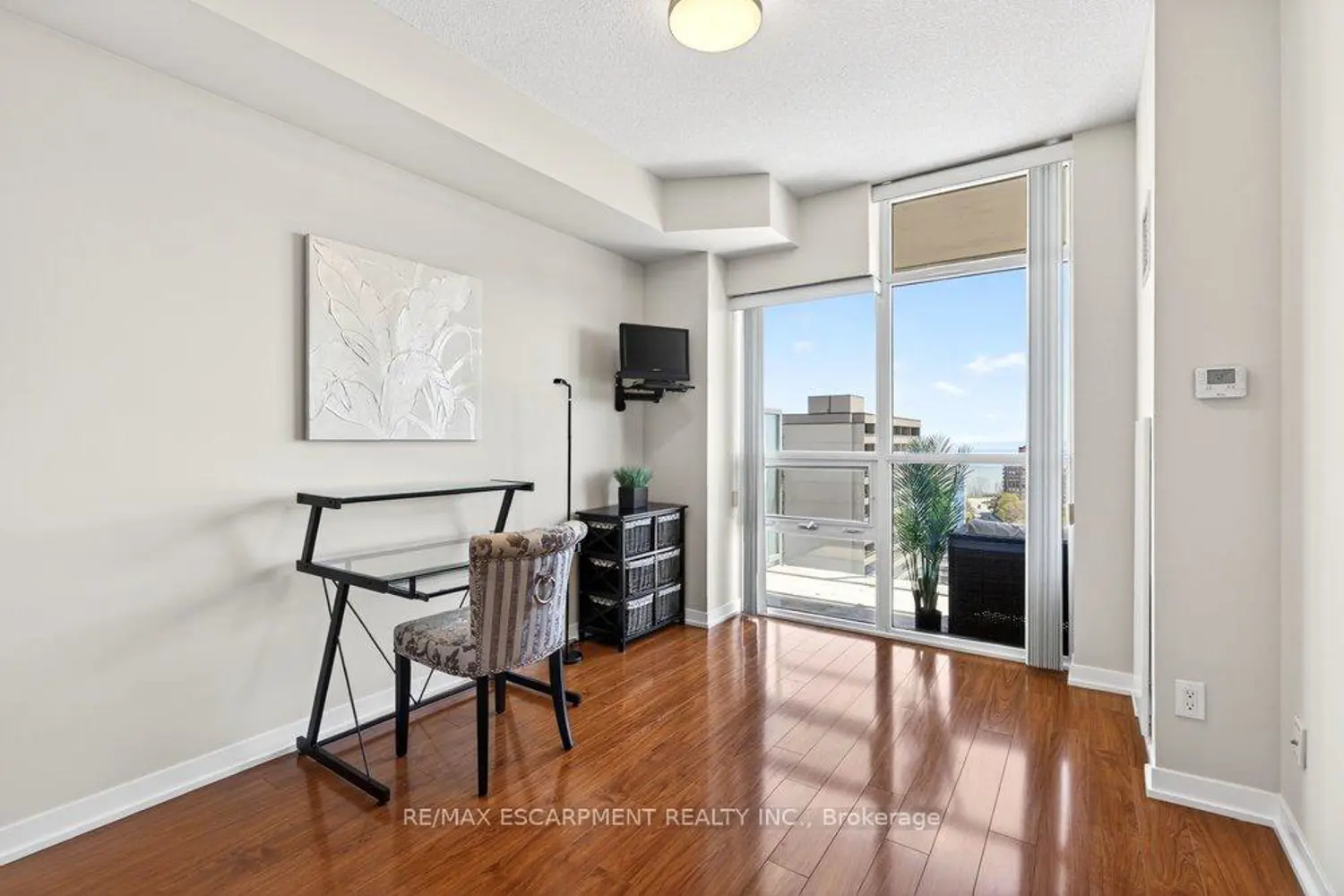 Additional image 5 of 551 Maple Avenue 1501