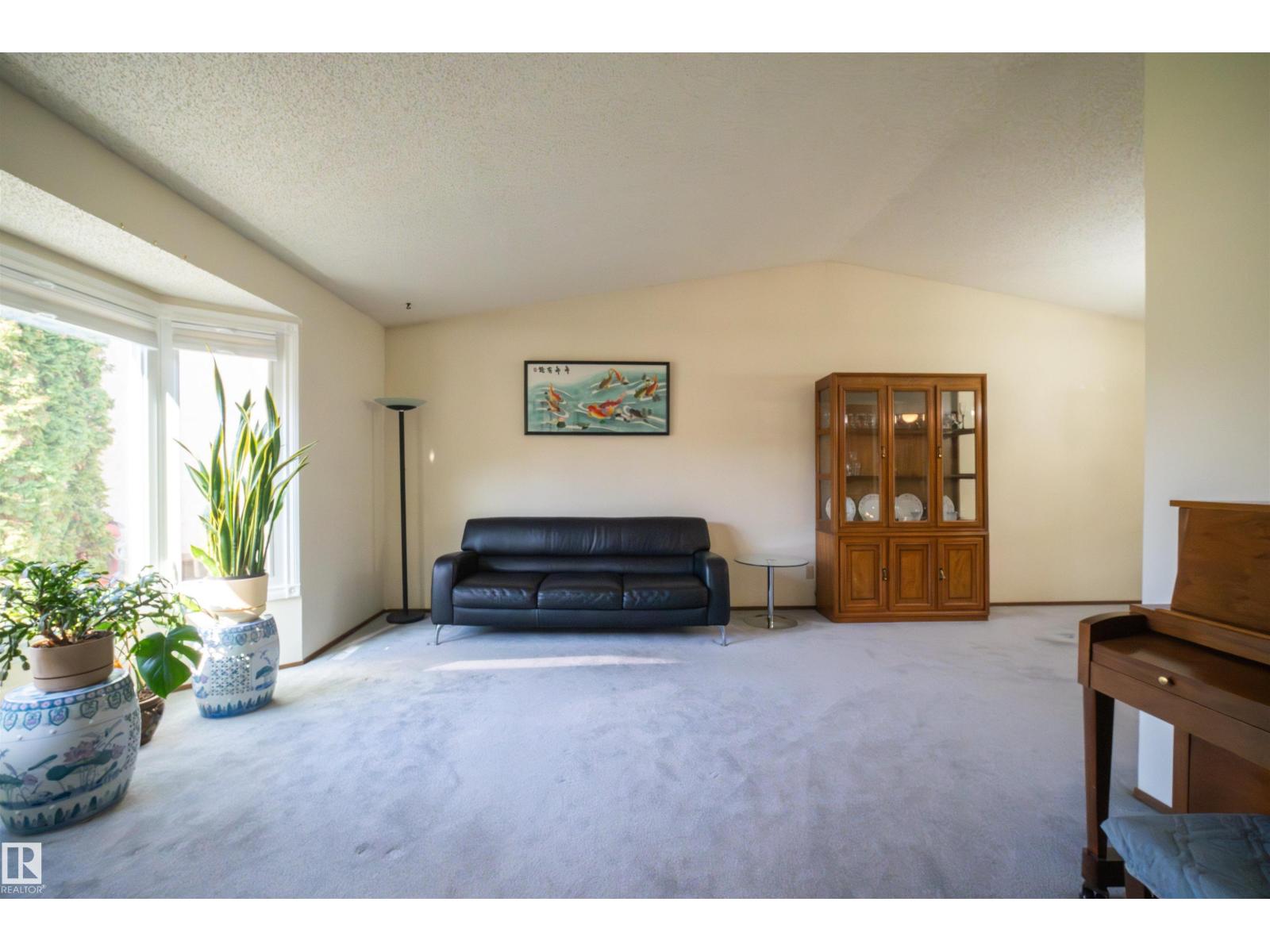 Additional image 4 of 4724 38b Avenue NW, Edmonton, AB, T6L5B9