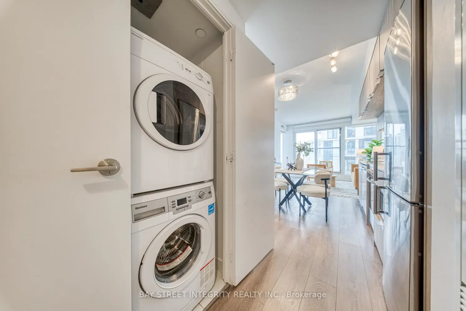 Additional image 2 of 181 Dundas Street 2211