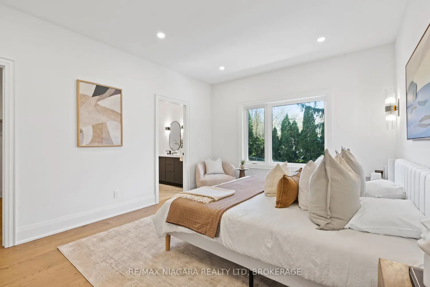 Additional image 7 of 17 Accursi Crescent