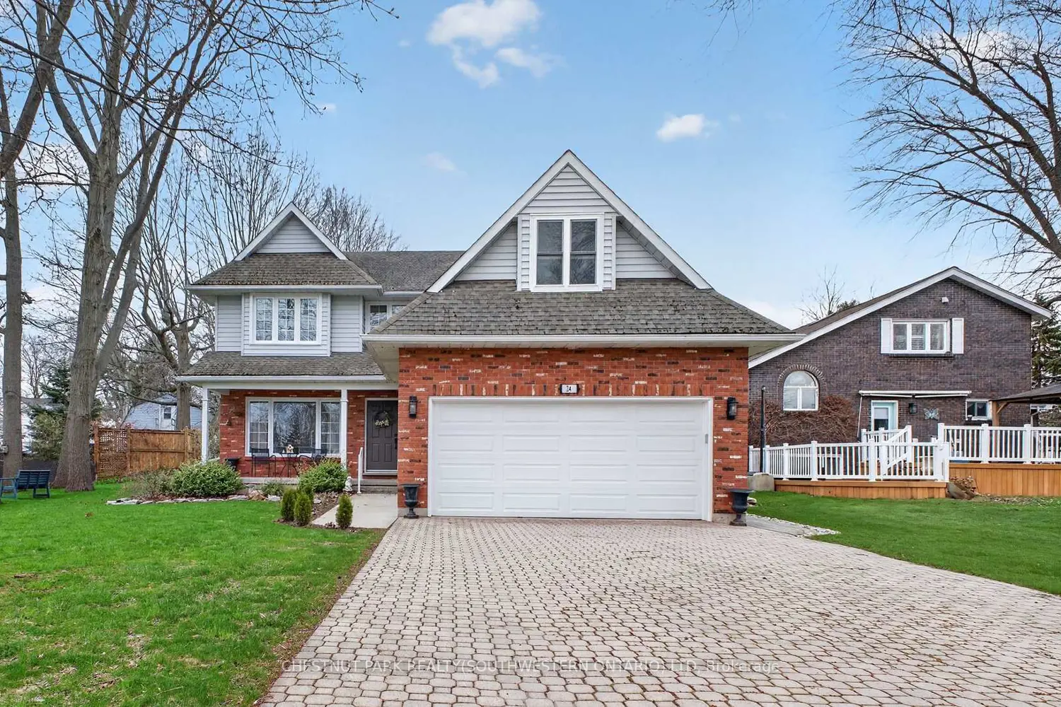 24 Lakeside Place