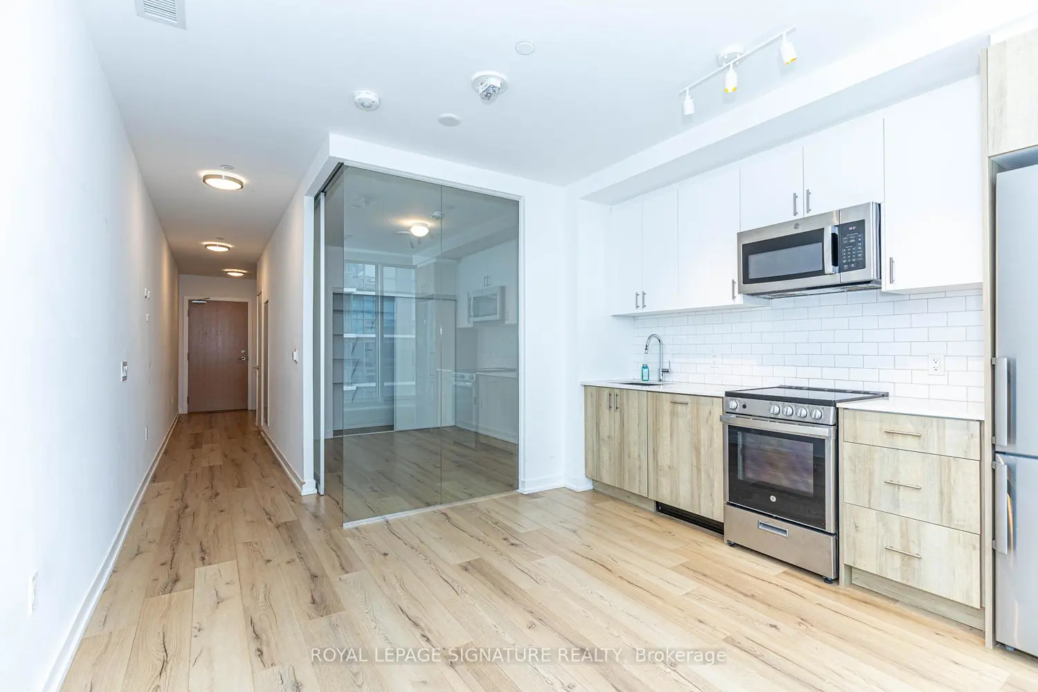 Additional image 4 of 1195 The Queensway 610