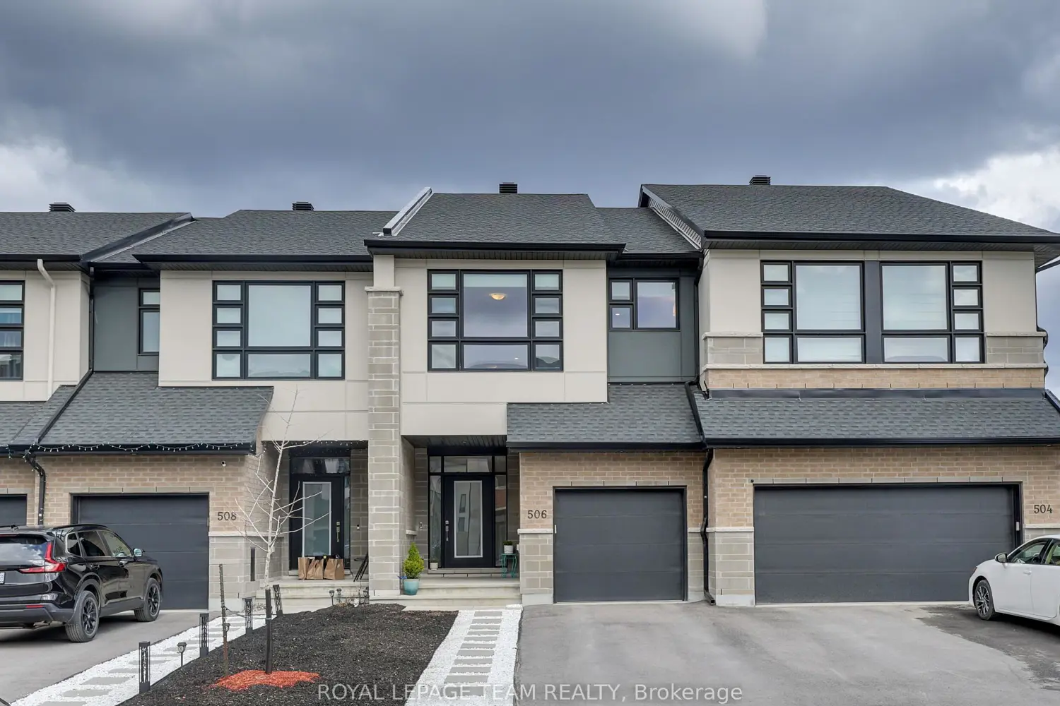 506 Cobra Crescent