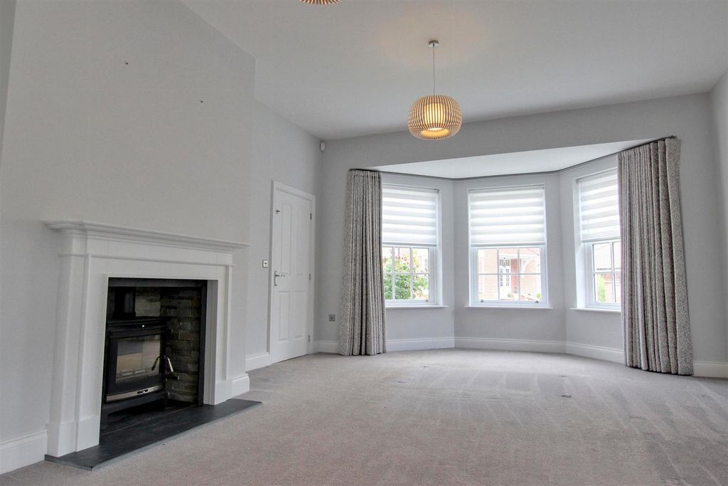 Additional image 7 of 4 bed property to rentOld College Drive, Beverley HU17