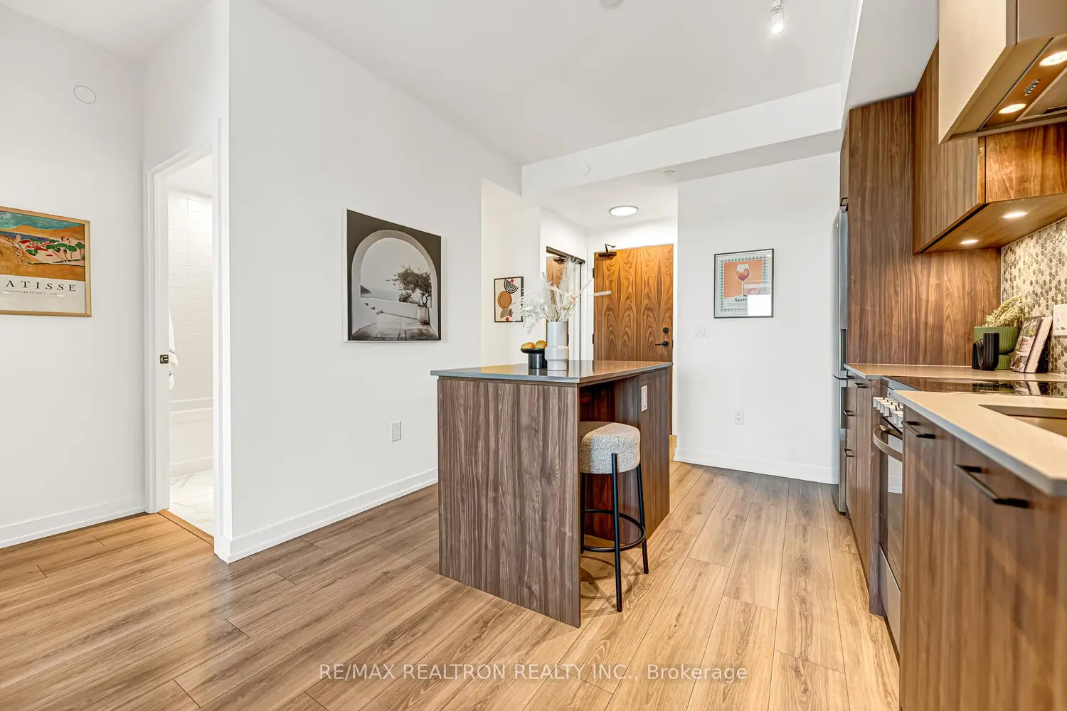 Additional image 7 of 10 Lagerfeld Drive 511
