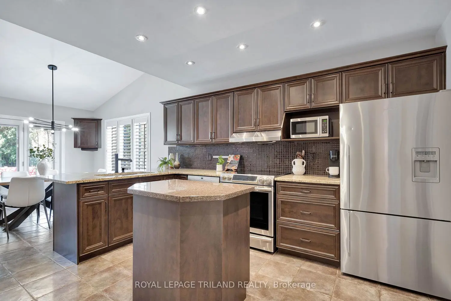 Additional image 7 of 299 Ambleside Drive