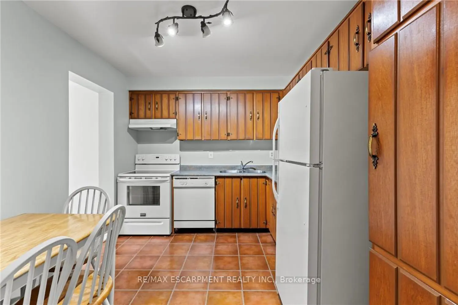 Additional image 8 of 2825 Gananoque Drive 11