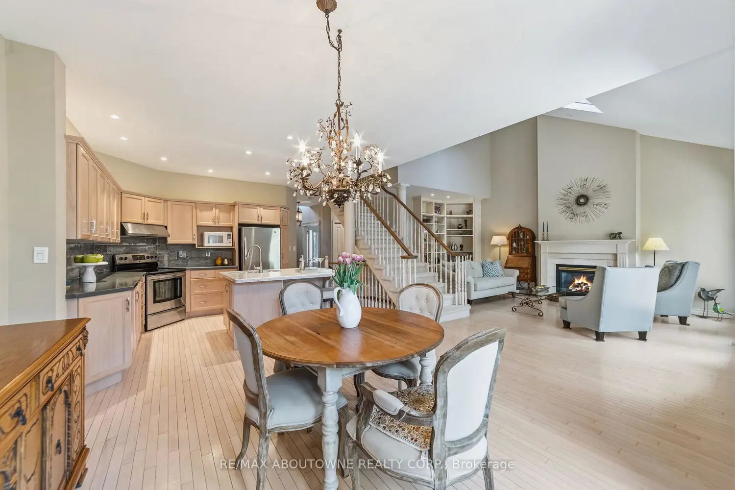 575 Simcoe Street 12 photo 2