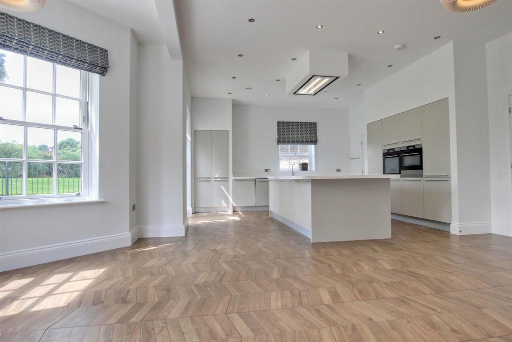 Additional image 4 of 4 bed property to rentOld College Drive, Beverley HU17