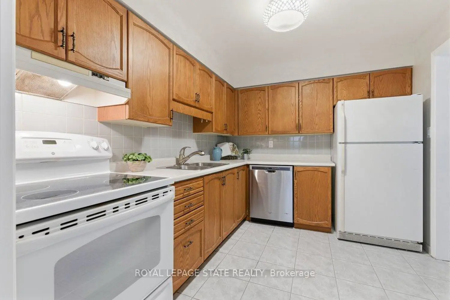 Additional image 5 of 966 Queenston Road 302