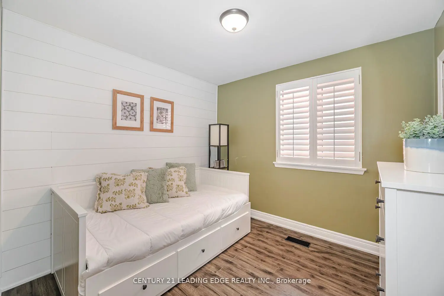 Additional image 10 of 586 Curzon Avenue