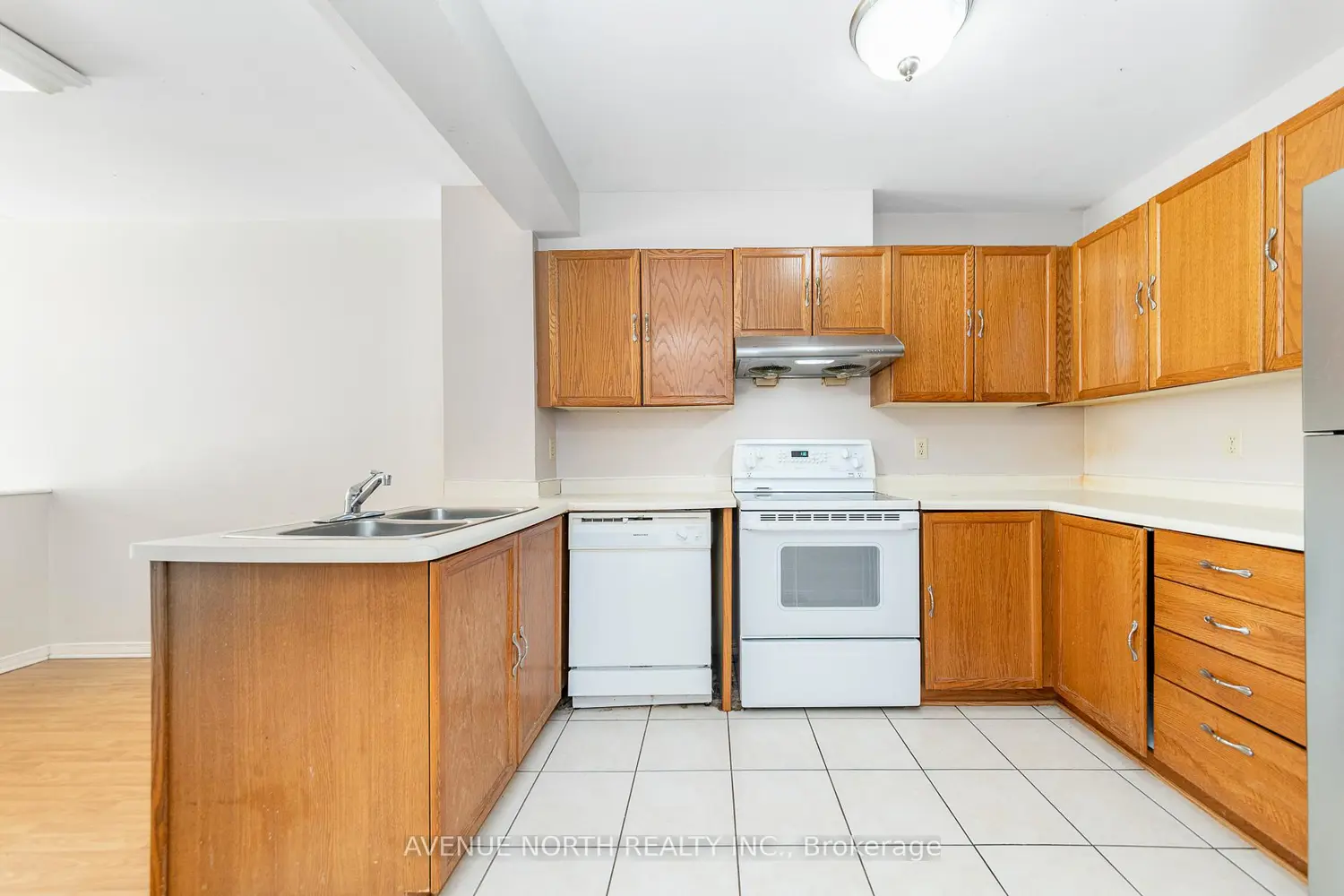 80 Woodbury Crescent photo 5