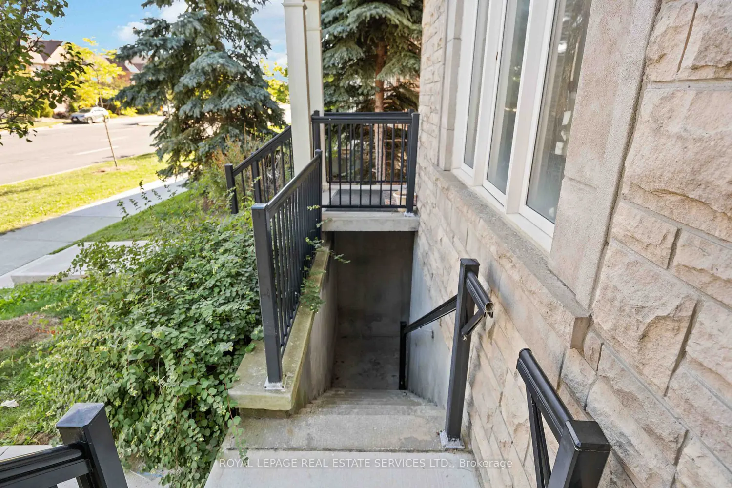 Additional image 18 of 2179 Bur Oak Avenue