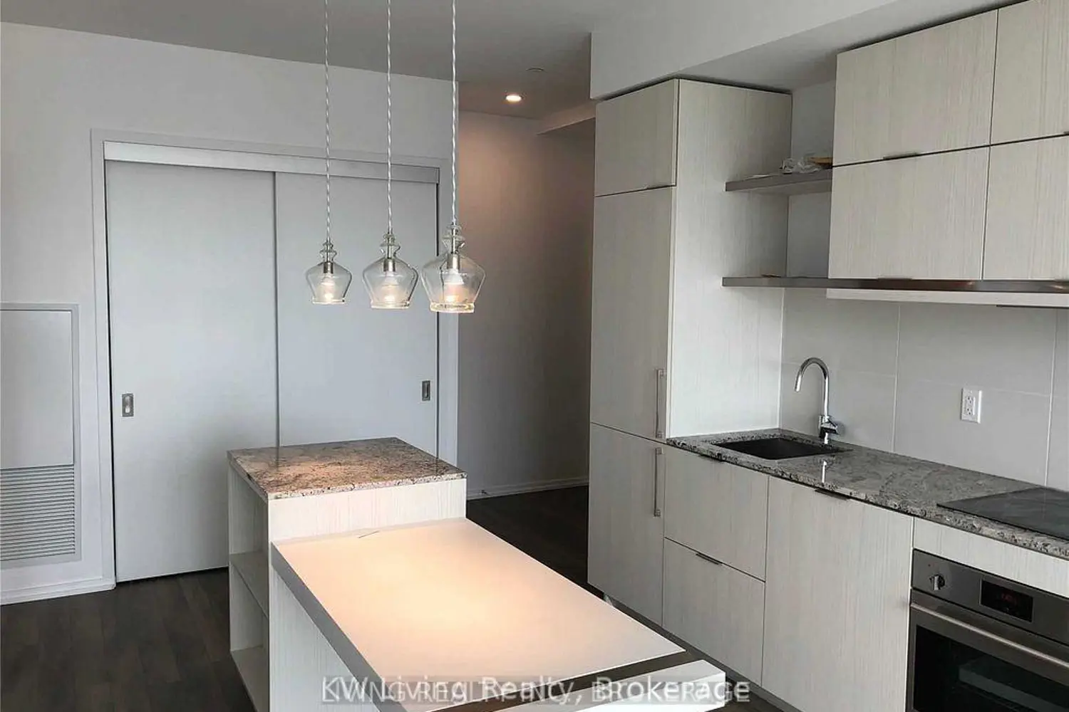 Additional image 3 of 197 Yonge Street 3714