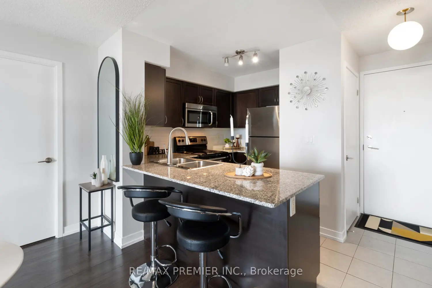 Additional image 4 of 812 Lansdowne Avenue 1011