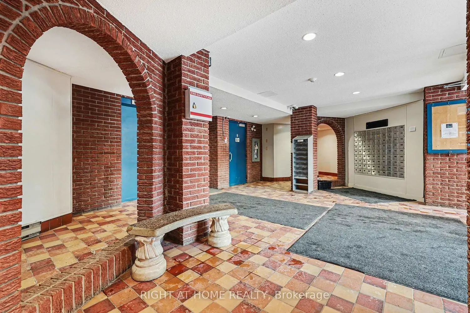 2044 Arrowsmith Drive 305B photo 4