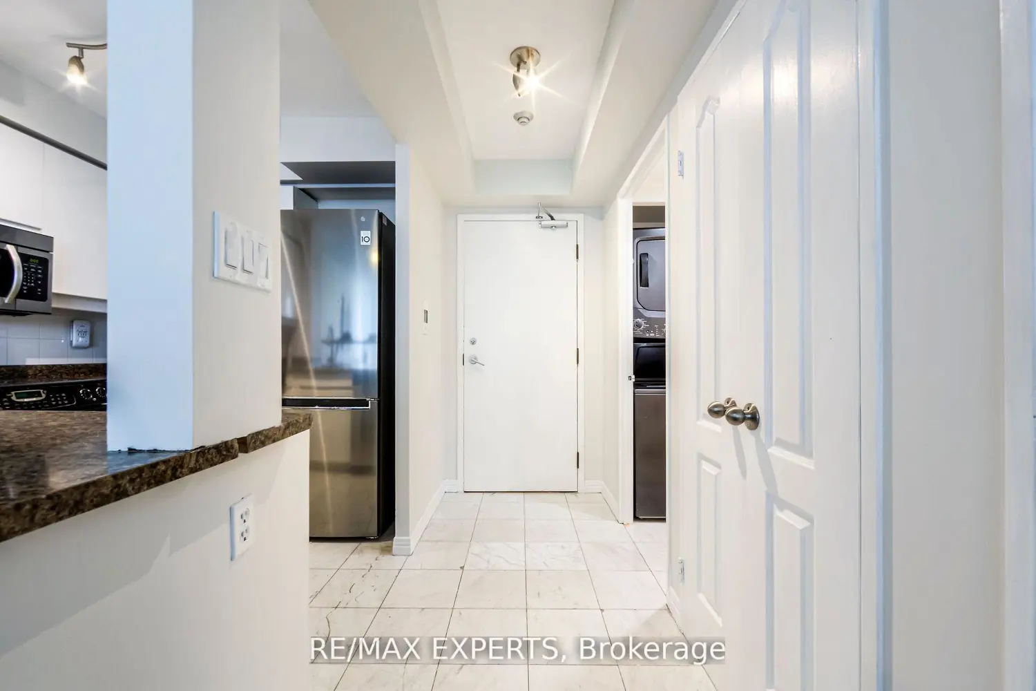 Additional image 6 of 942 Yonge Street 1006