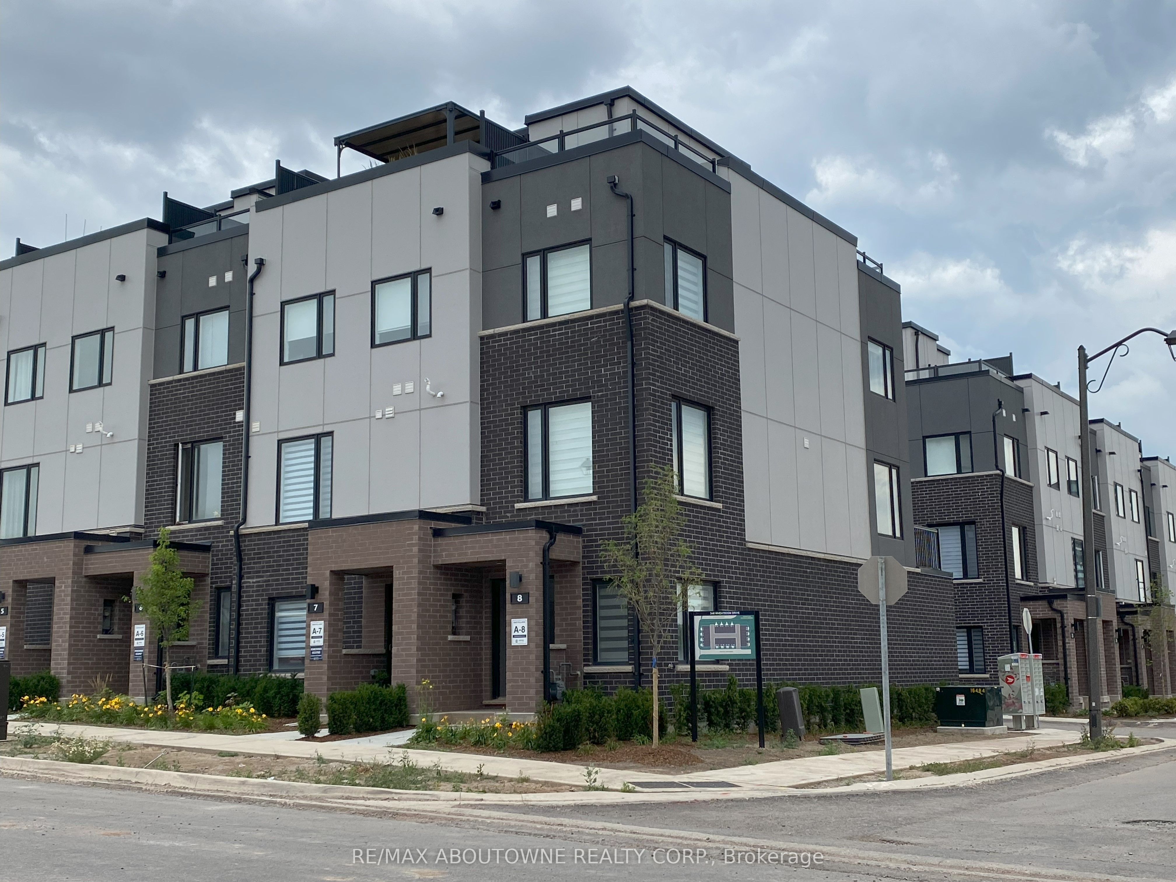8-348 Wheat Boom Drive, Oakville, ON, L6H 3V6