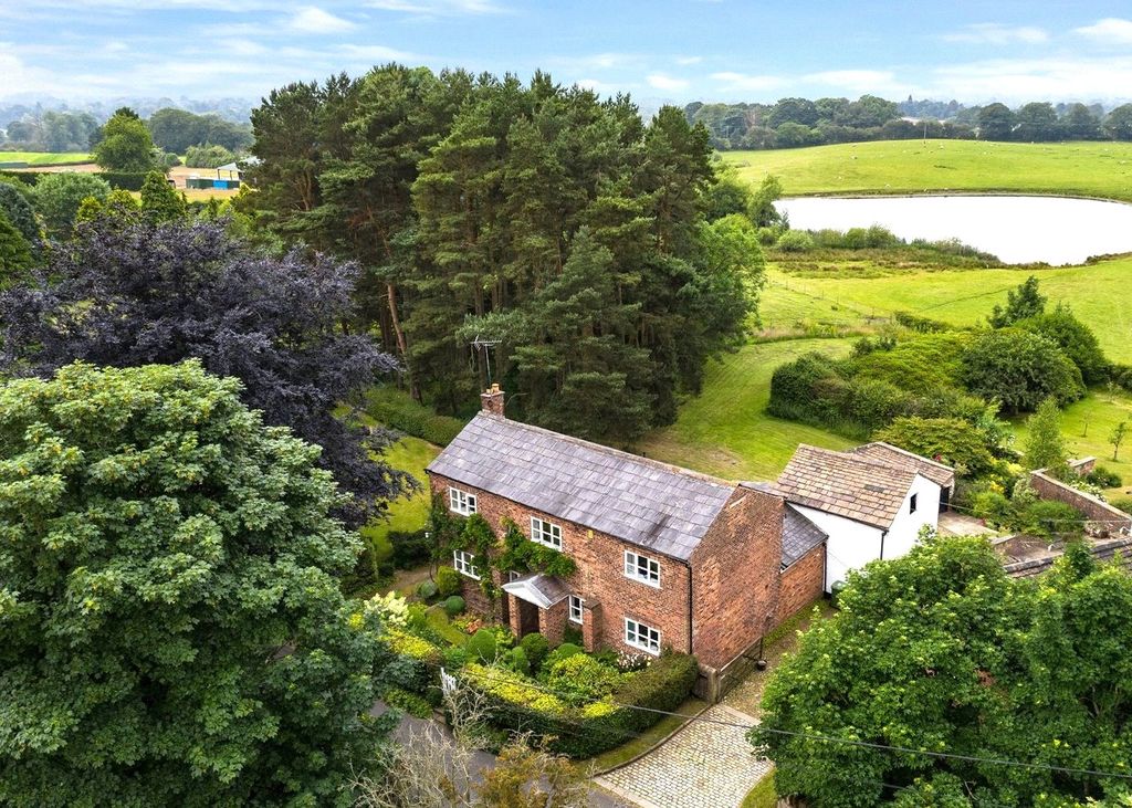 3 bed link detached house to rentAndertons Lane, Henbury, Macclesfield, Cheshire SK10