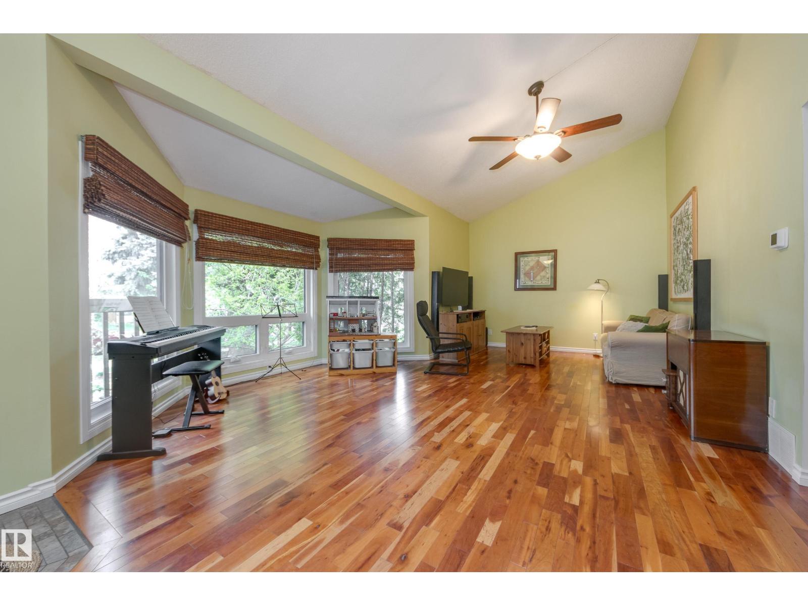 Additional image 3 of 9327 75 Avenue NW, Edmonton, AB, T6E1H3