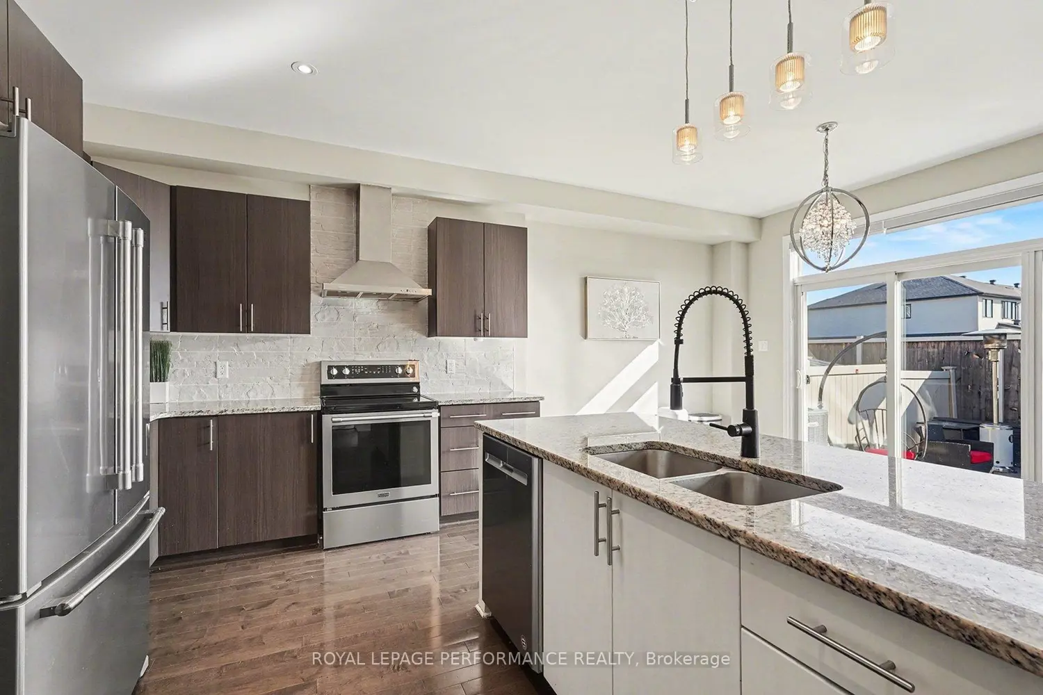504 Yellow Birch Street photo 5