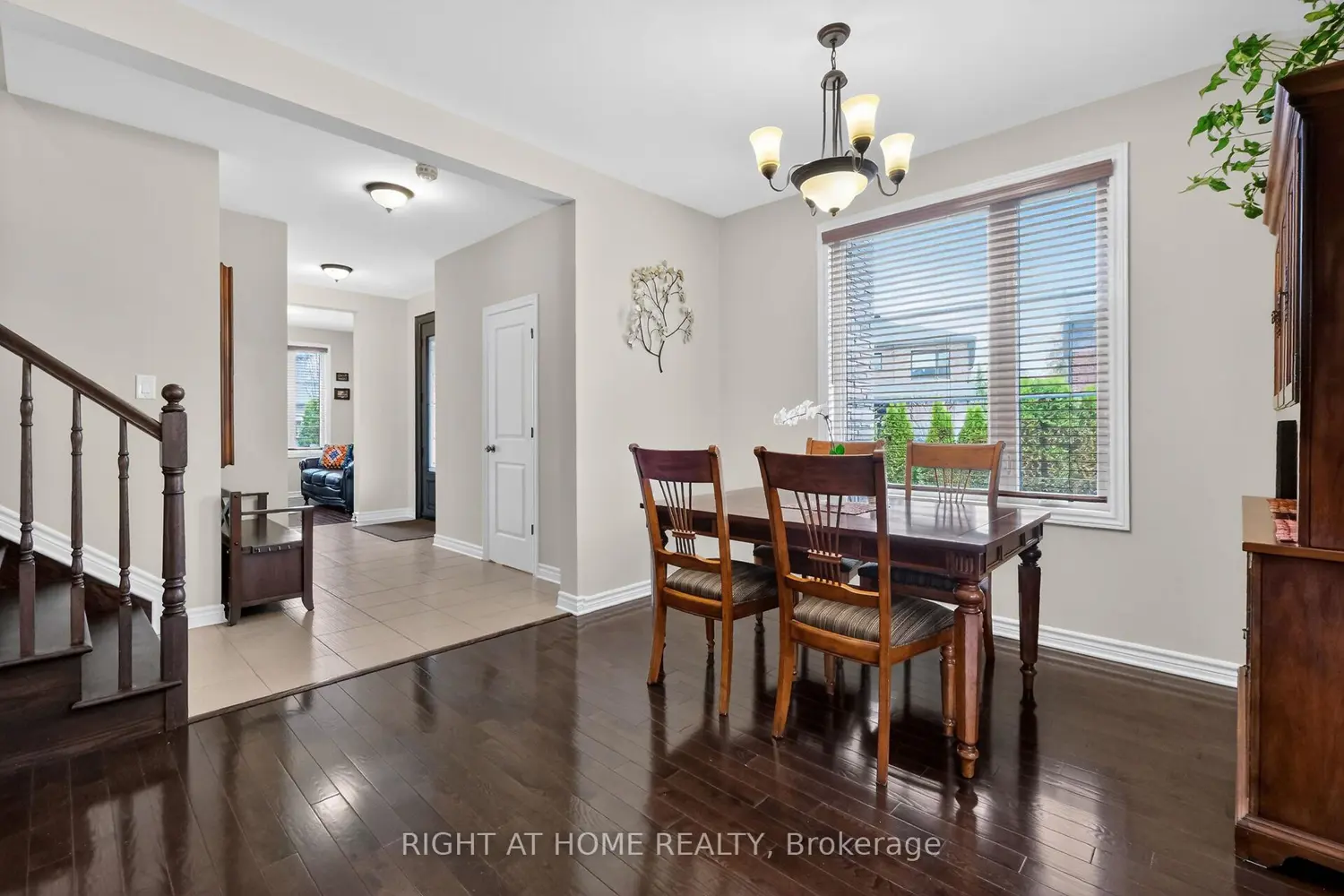 44 Hawks Landing Crescent photo 3