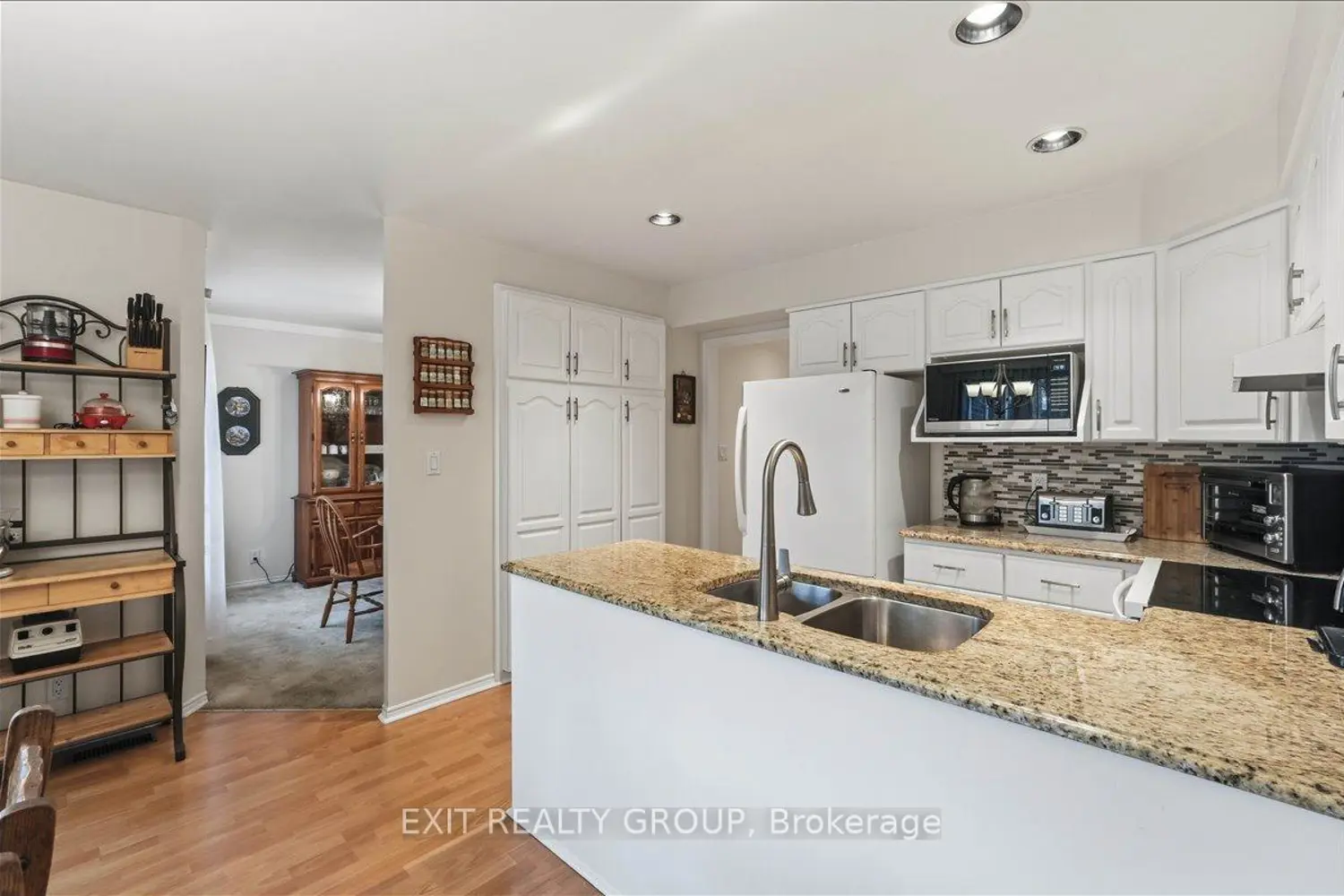 472 Dundas Street photo 5