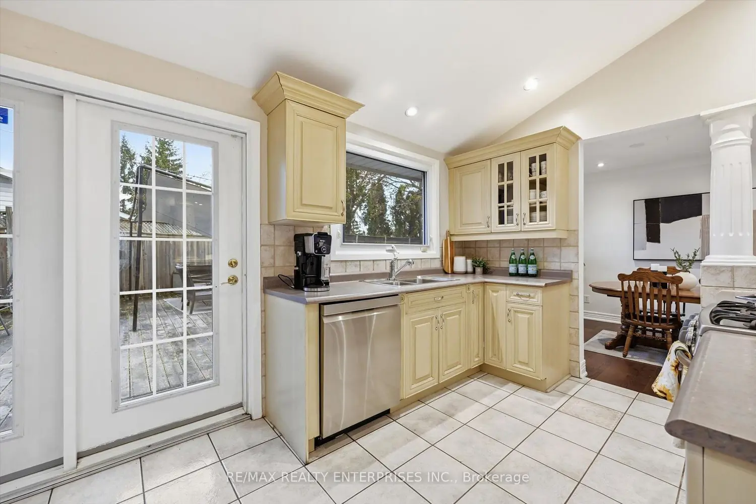5187 Carousel Court photo 2