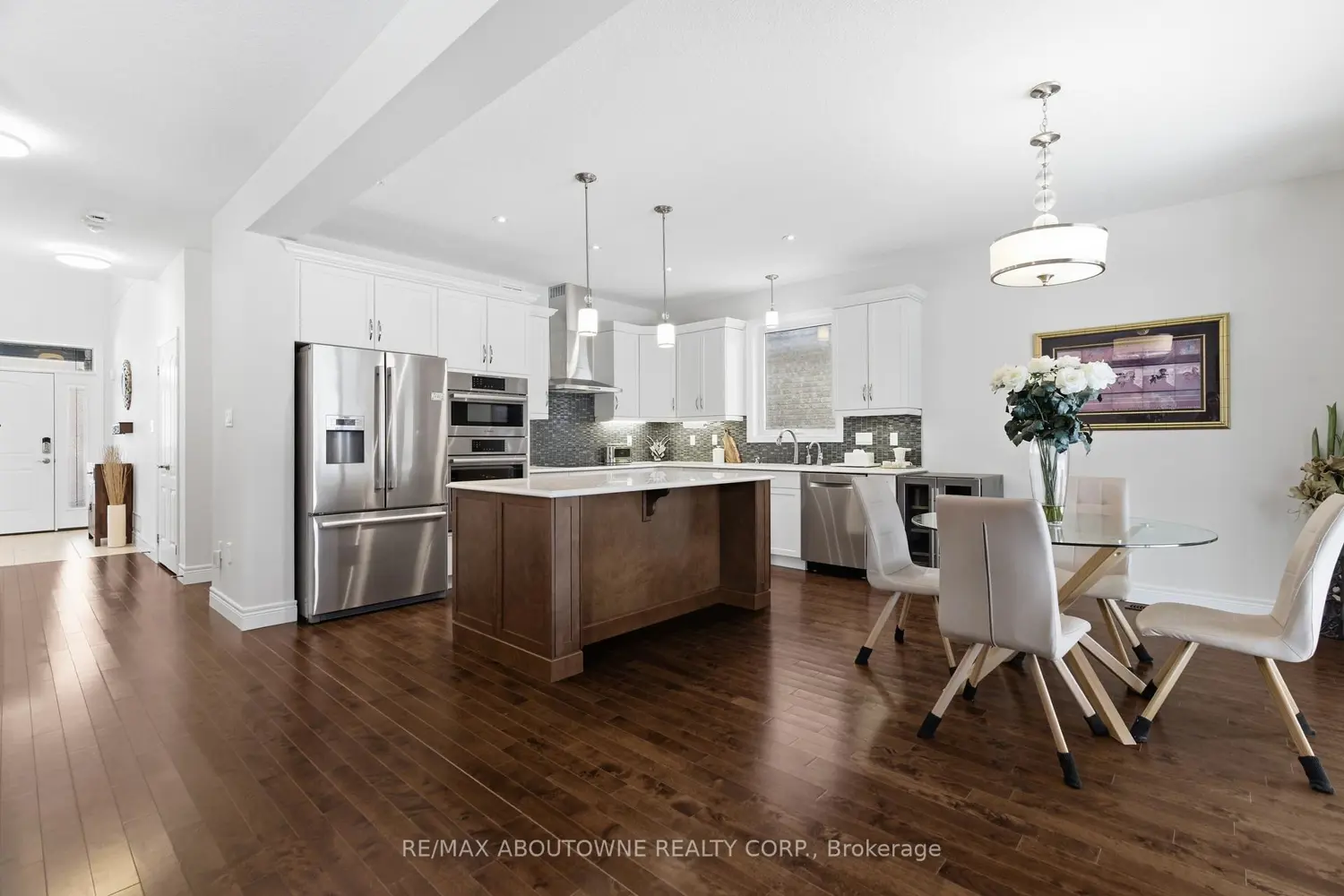 305 Gosling Gardens photo 4