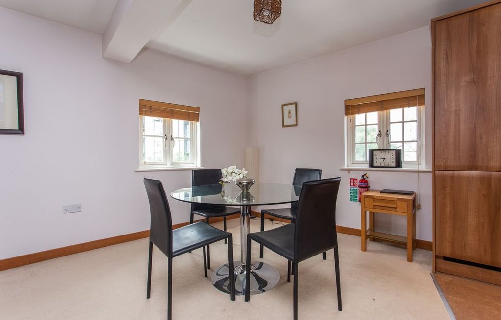 Additional image 4 of 2 bed flat to rentWeir Court, Barton Mill Road, Canterbury, Kent CT1