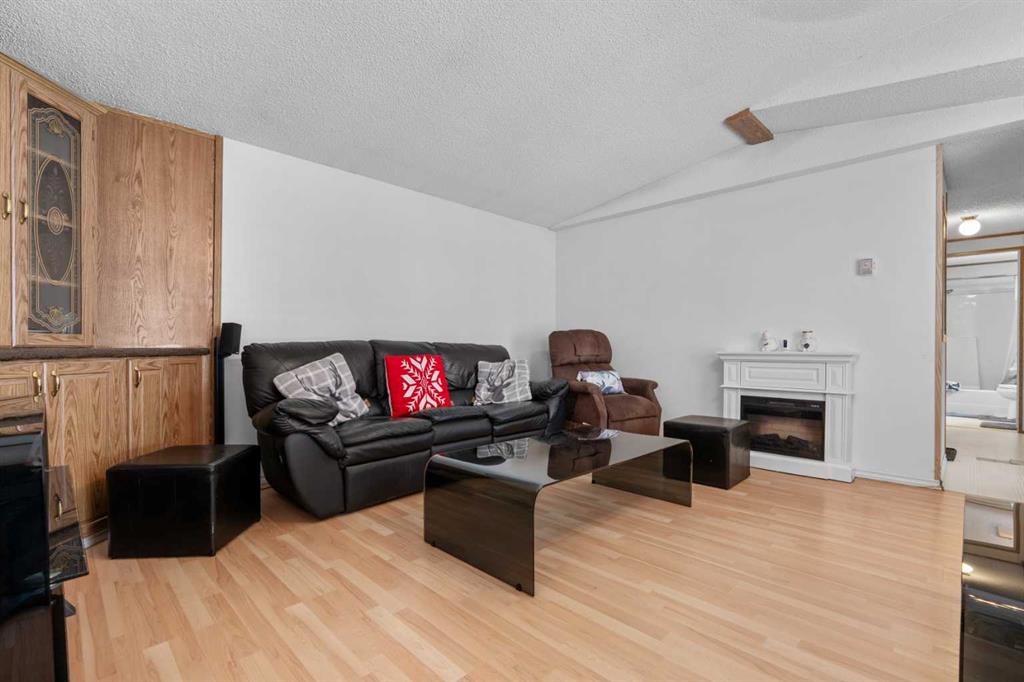 Additional image 4 of 254 Erin Woods Circle SE, Calgary, AB, T2B 3C9