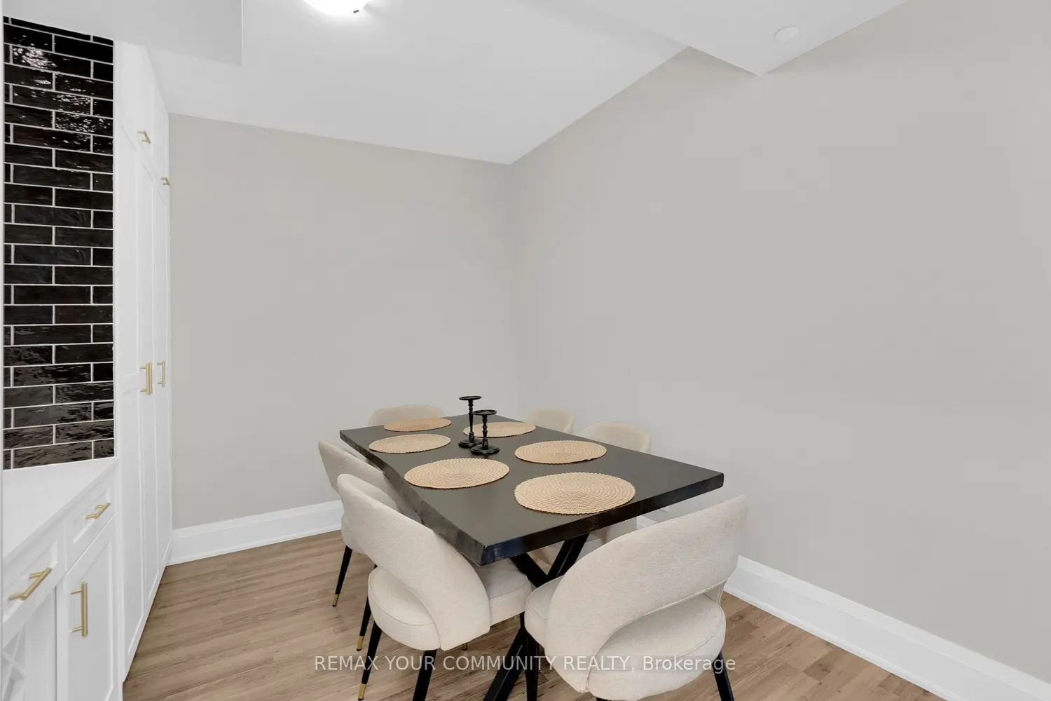 Additional image 8 of 9085 Jane Street 523