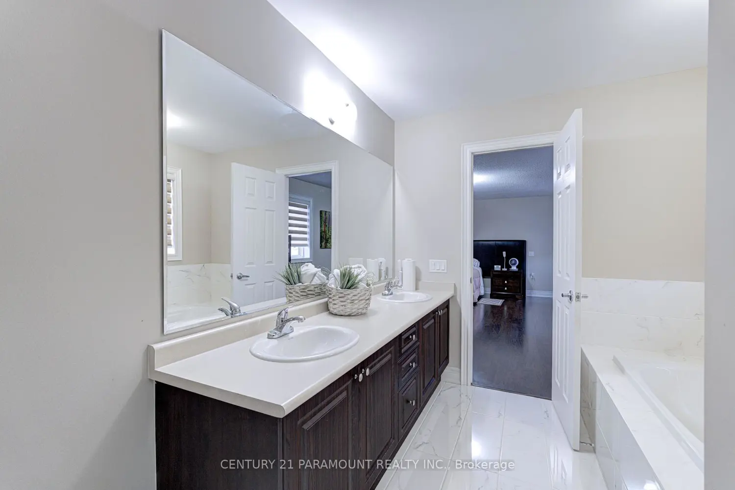 Additional image 6 of 563 Dougall Avenue
