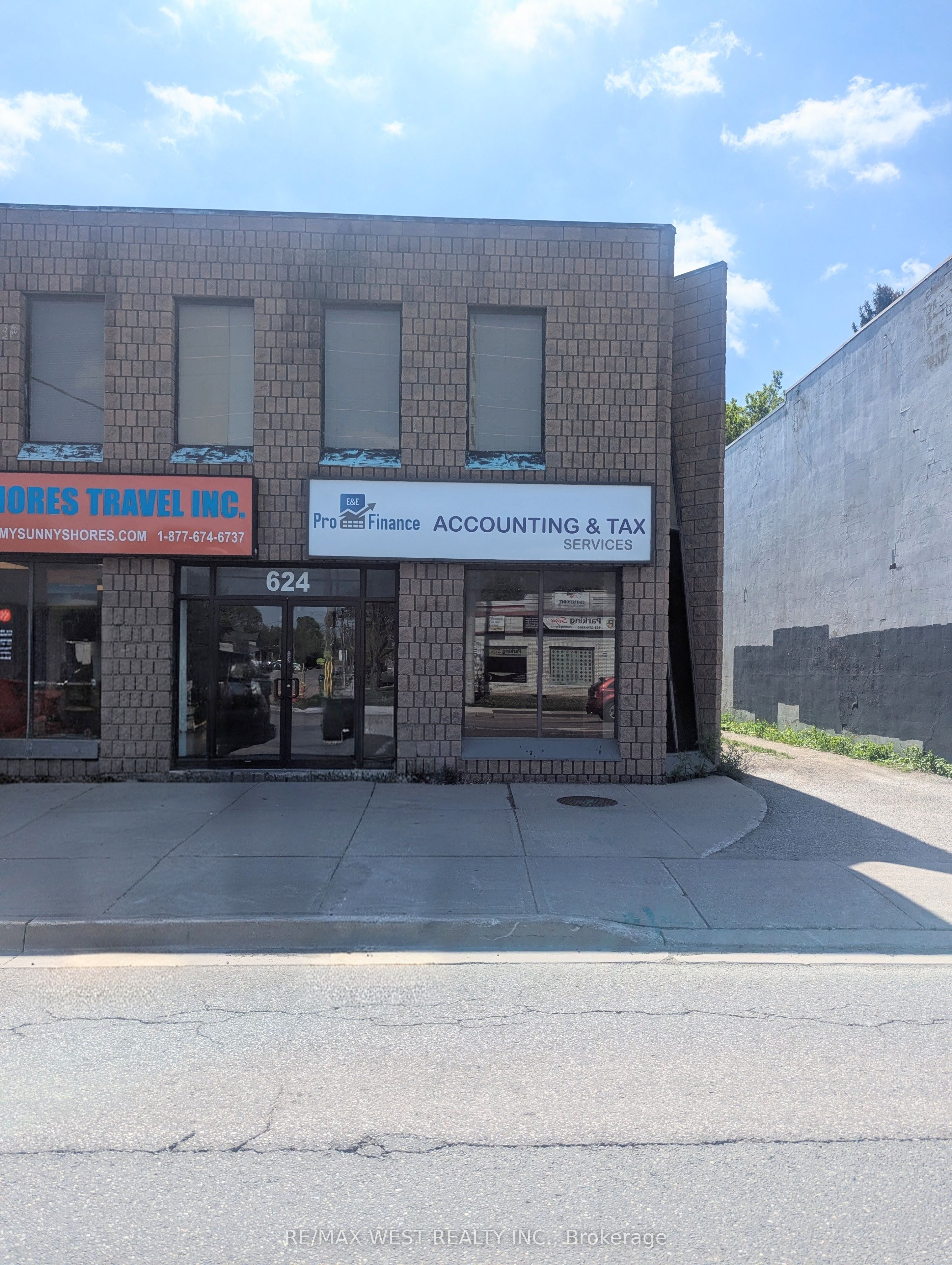 2-624 Lakeshore Road E, Mississauga, ON, L5G 1J4