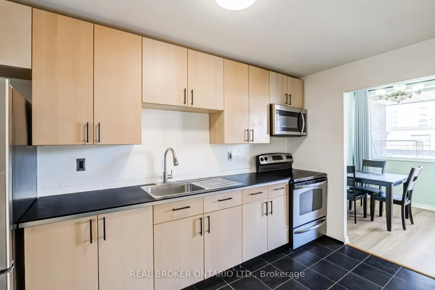 Additional image 5 of 4060 Lawrence Avenue 402