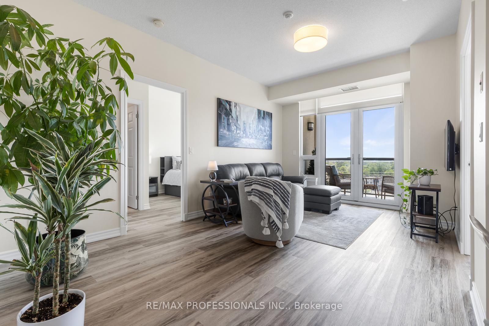 Additional image 2 of 801-1135 Royal York Road, Toronto, ON, M9A 0C3