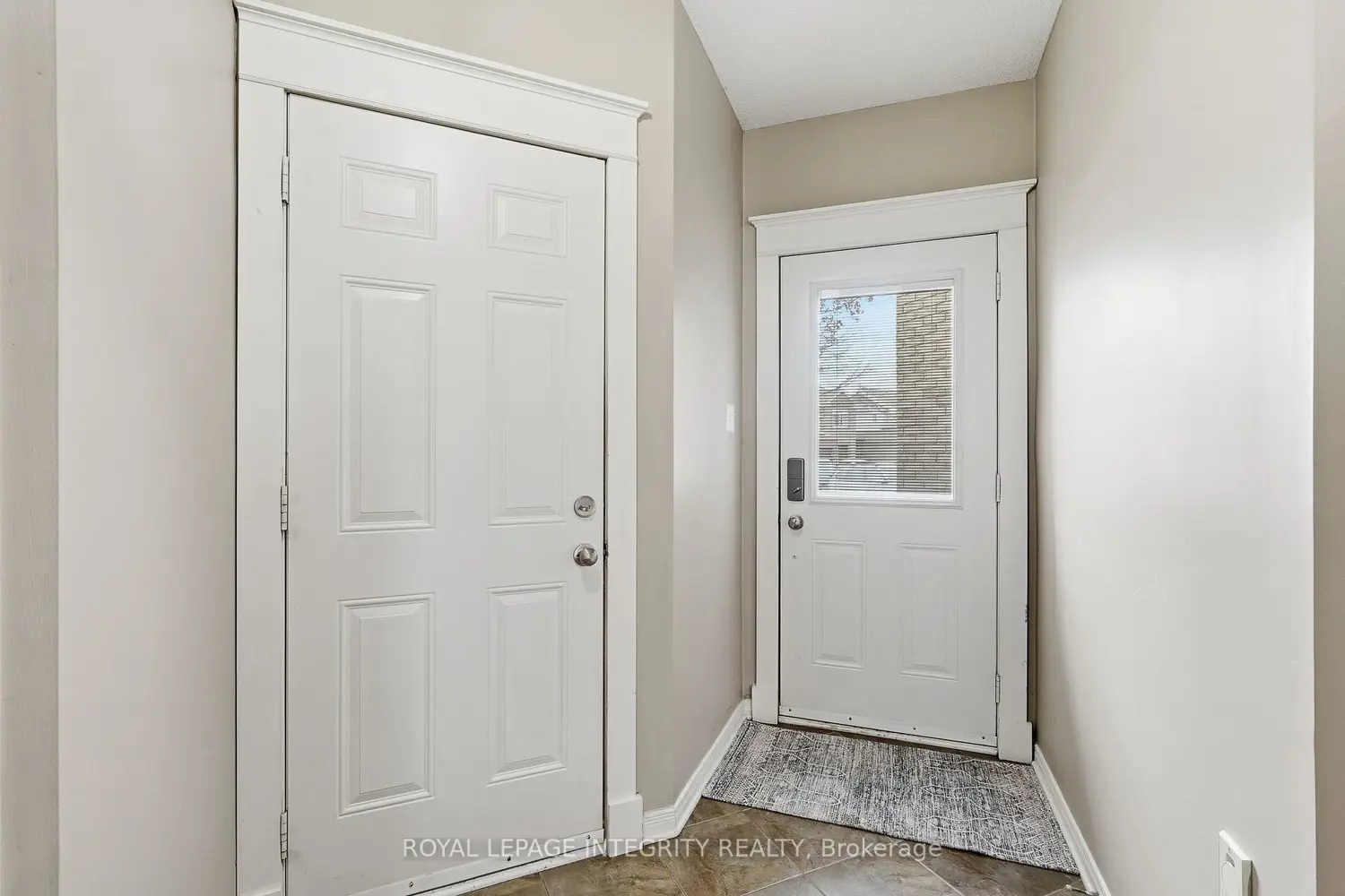 1073 Brasseur Crescent photo 3