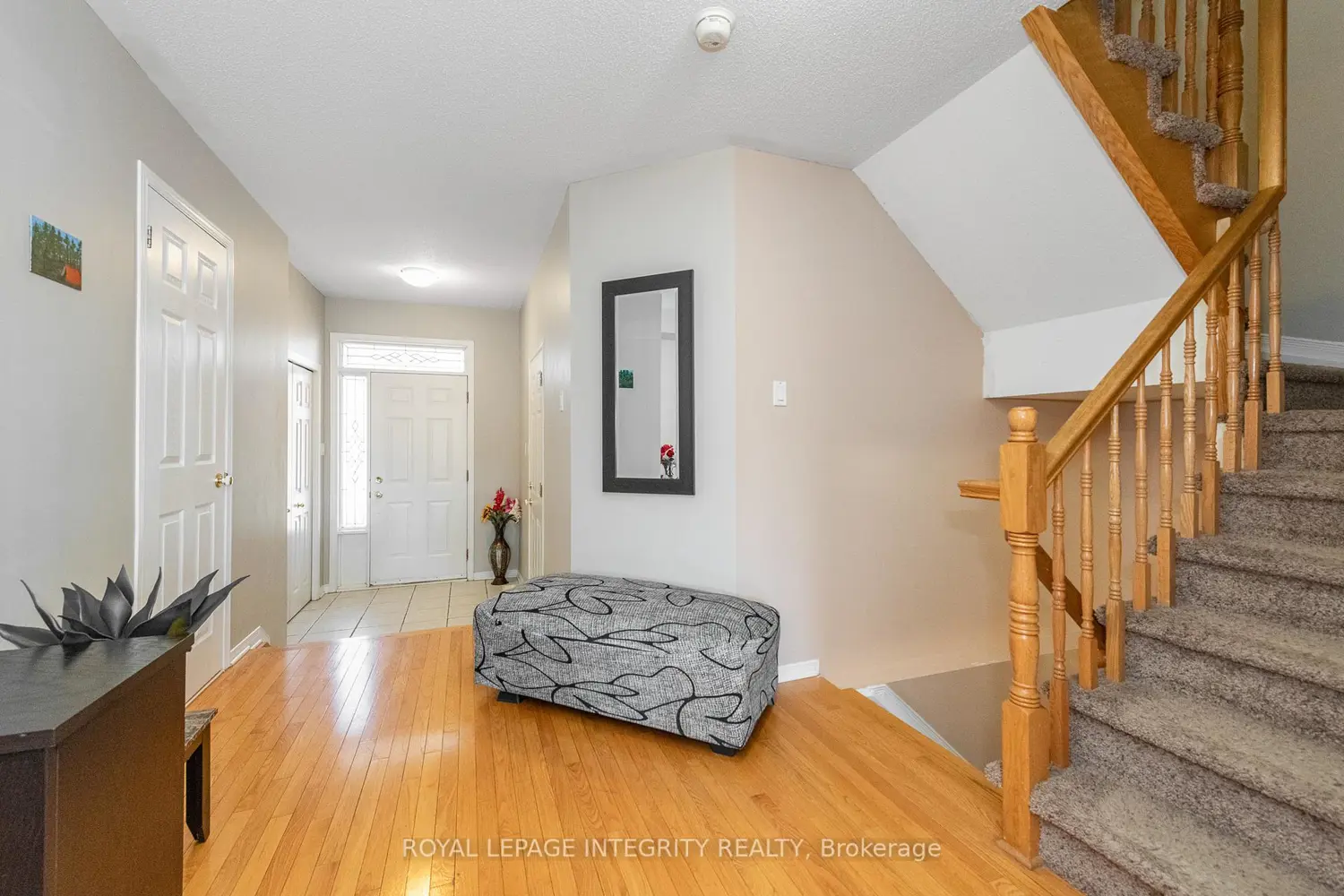 915 Schooner Crescent photo 2
