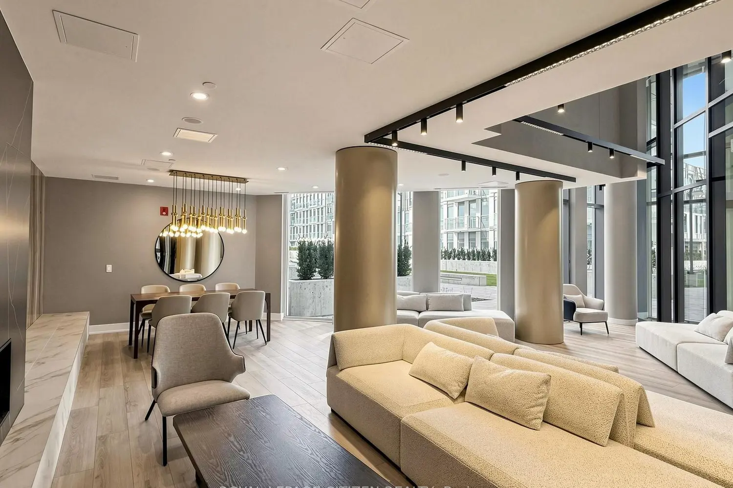 Additional image 5 of 1005 Dundas Street 363