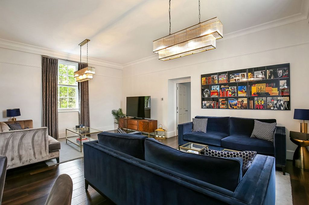 Additional image 2 of 3 bed flat to rentPeninsula Square, Winchester SO23