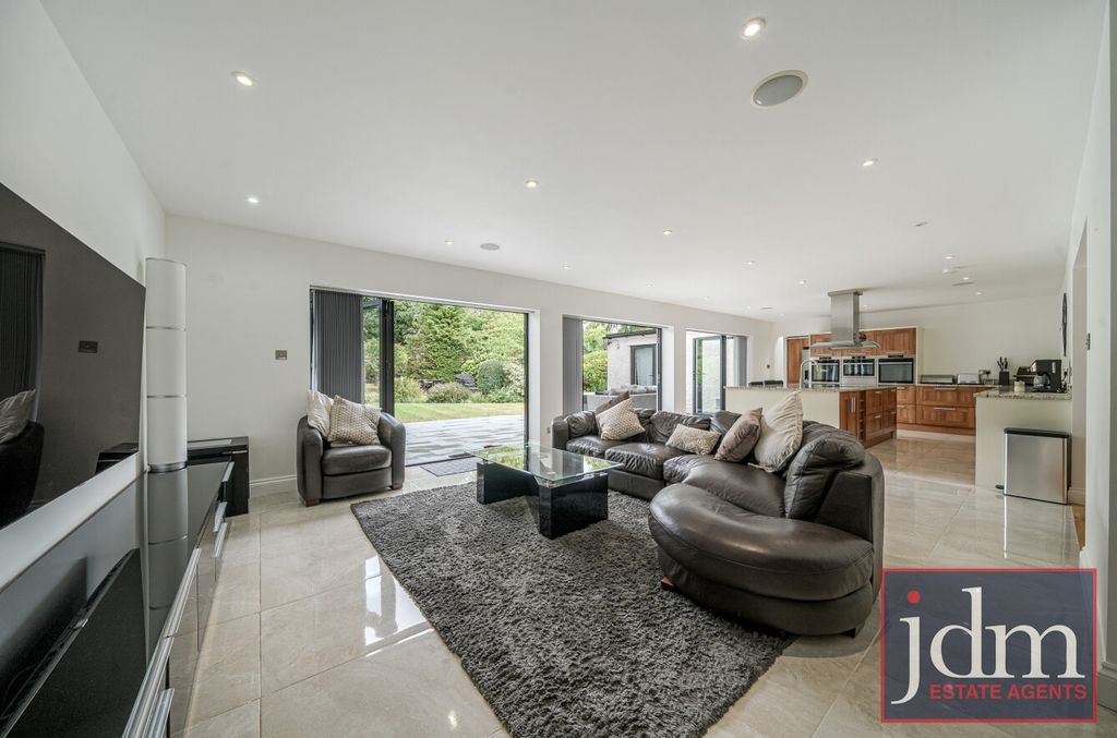 Additional image 2 of 5 bed detached house to rentClarendon Way, Chislehurst BR7