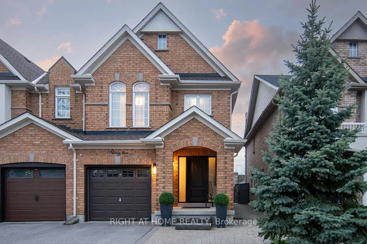 32 Crestbank Court