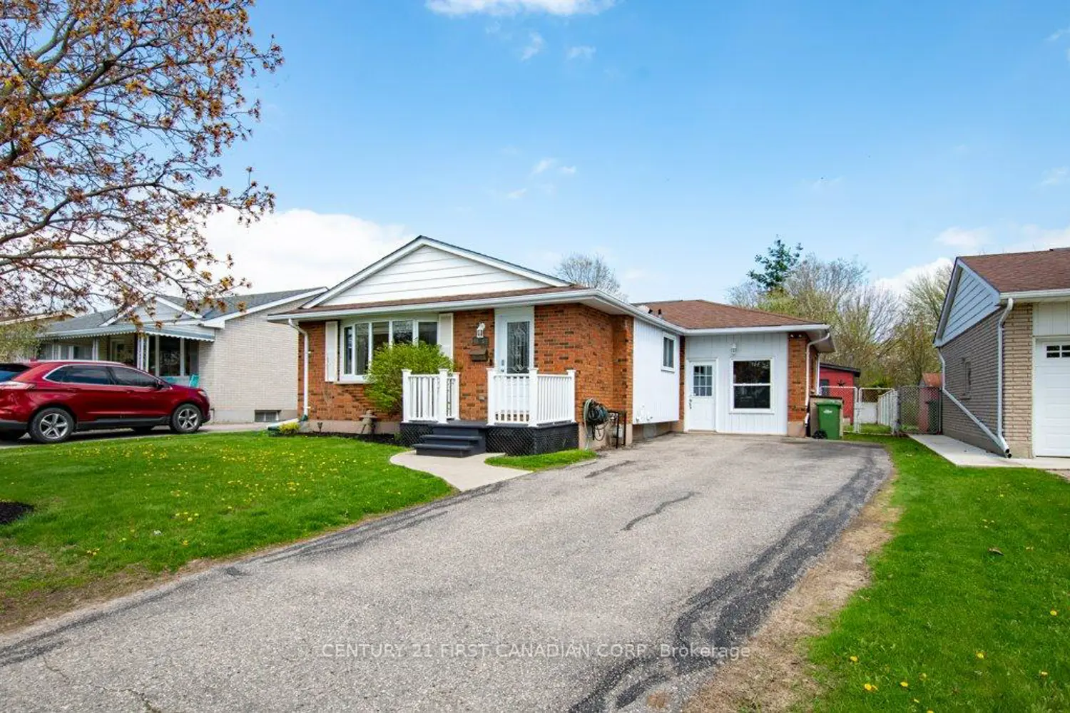 108 Lawrence Avenue photo 2