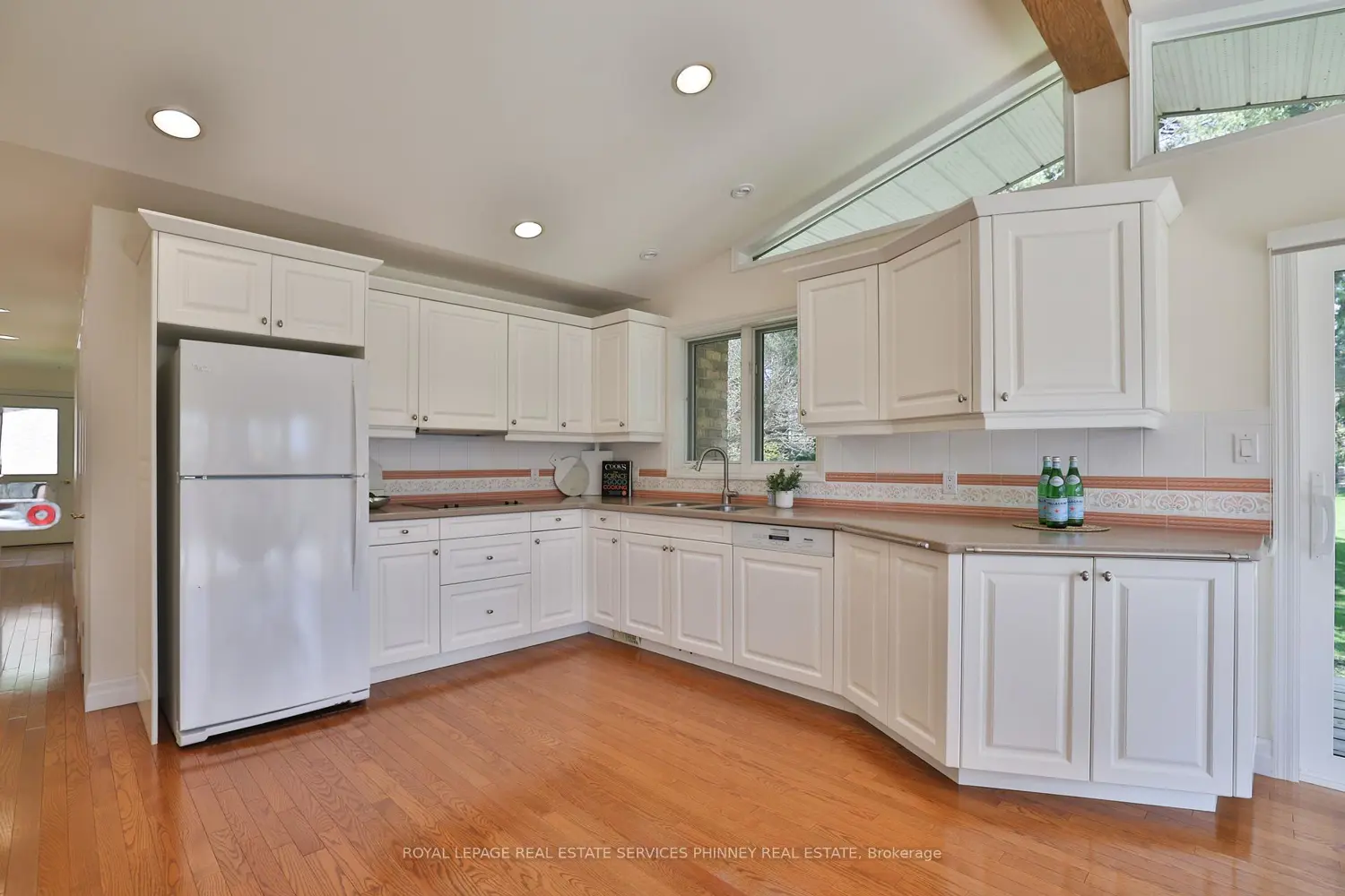 Additional image 7 of 1066 Stockwell Avenue