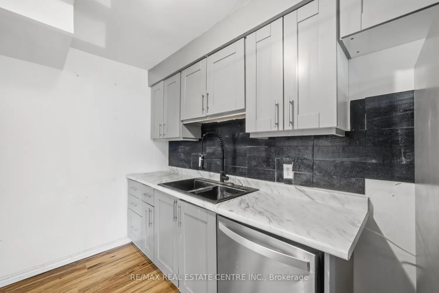 Additional image 8 of 76 Borden Parkway 10
