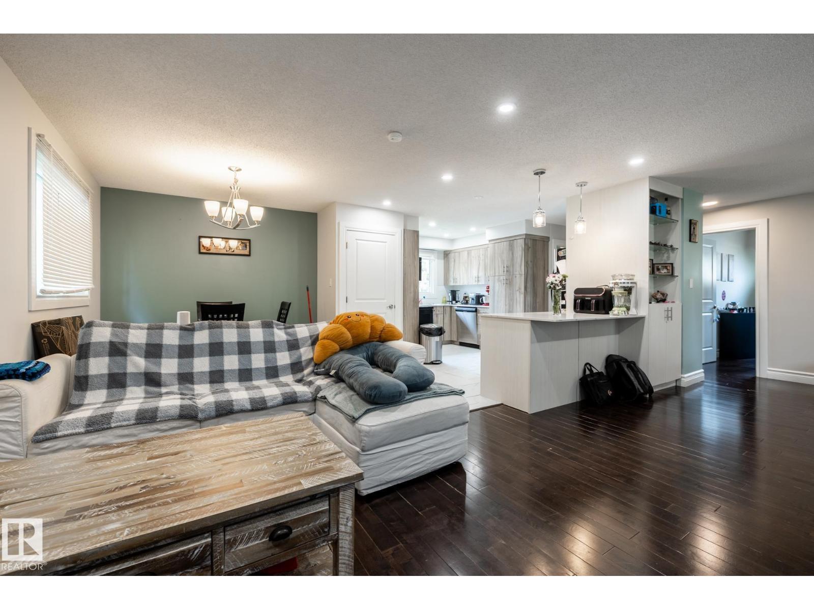 Additional image 6 of 3004 68 Street NW, Edmonton, AB, T6K1N6