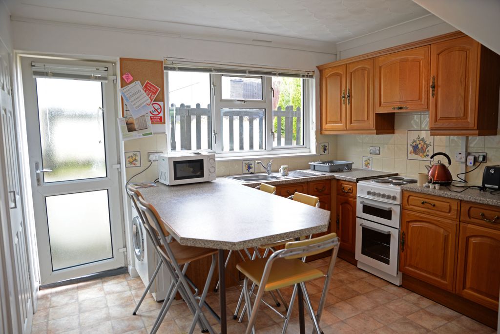 Additional image 2 of 4 bed terraced house to rentSaracen Way, Penryn TR10