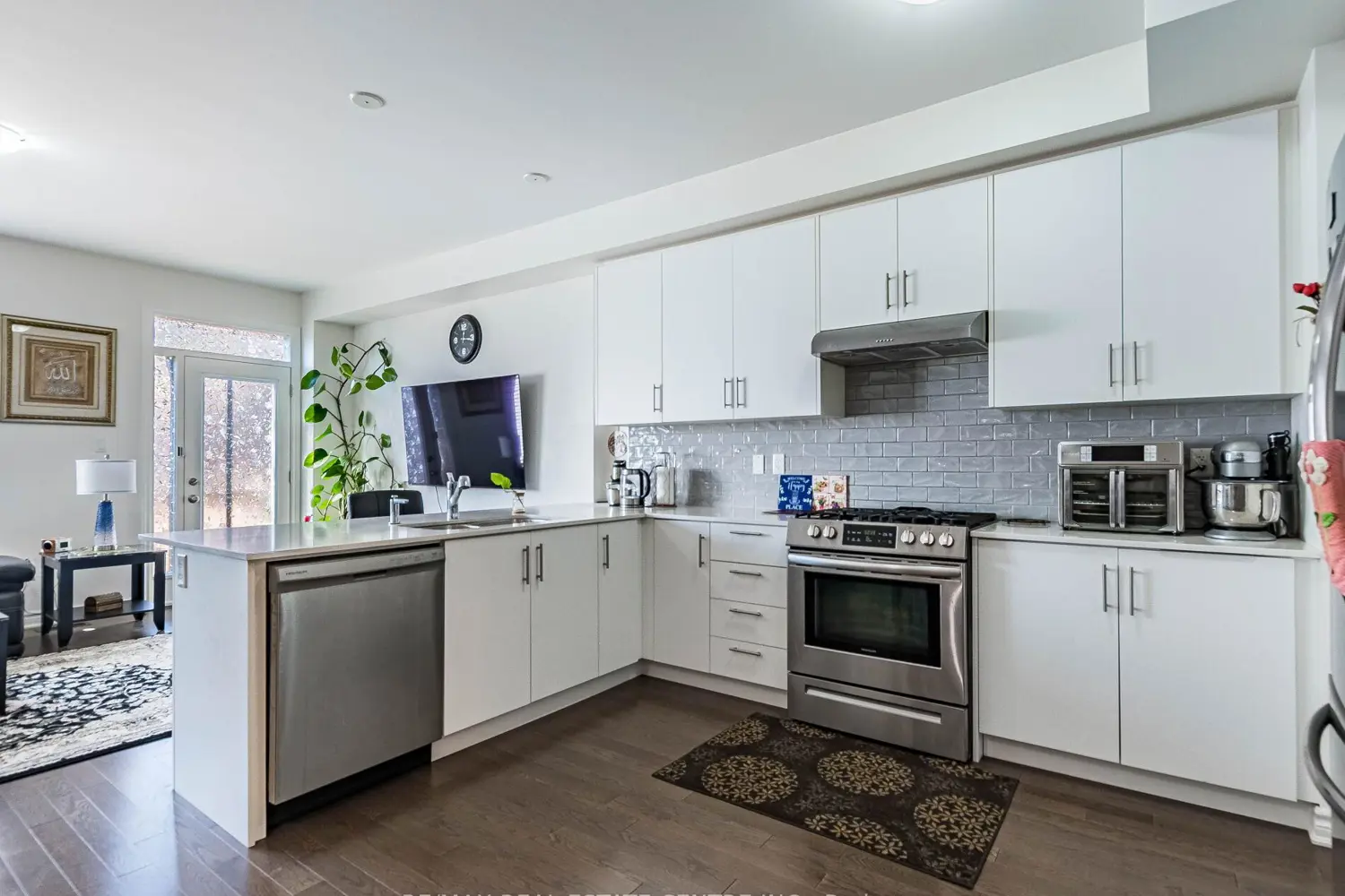 1157 Restivo Lane photo 4