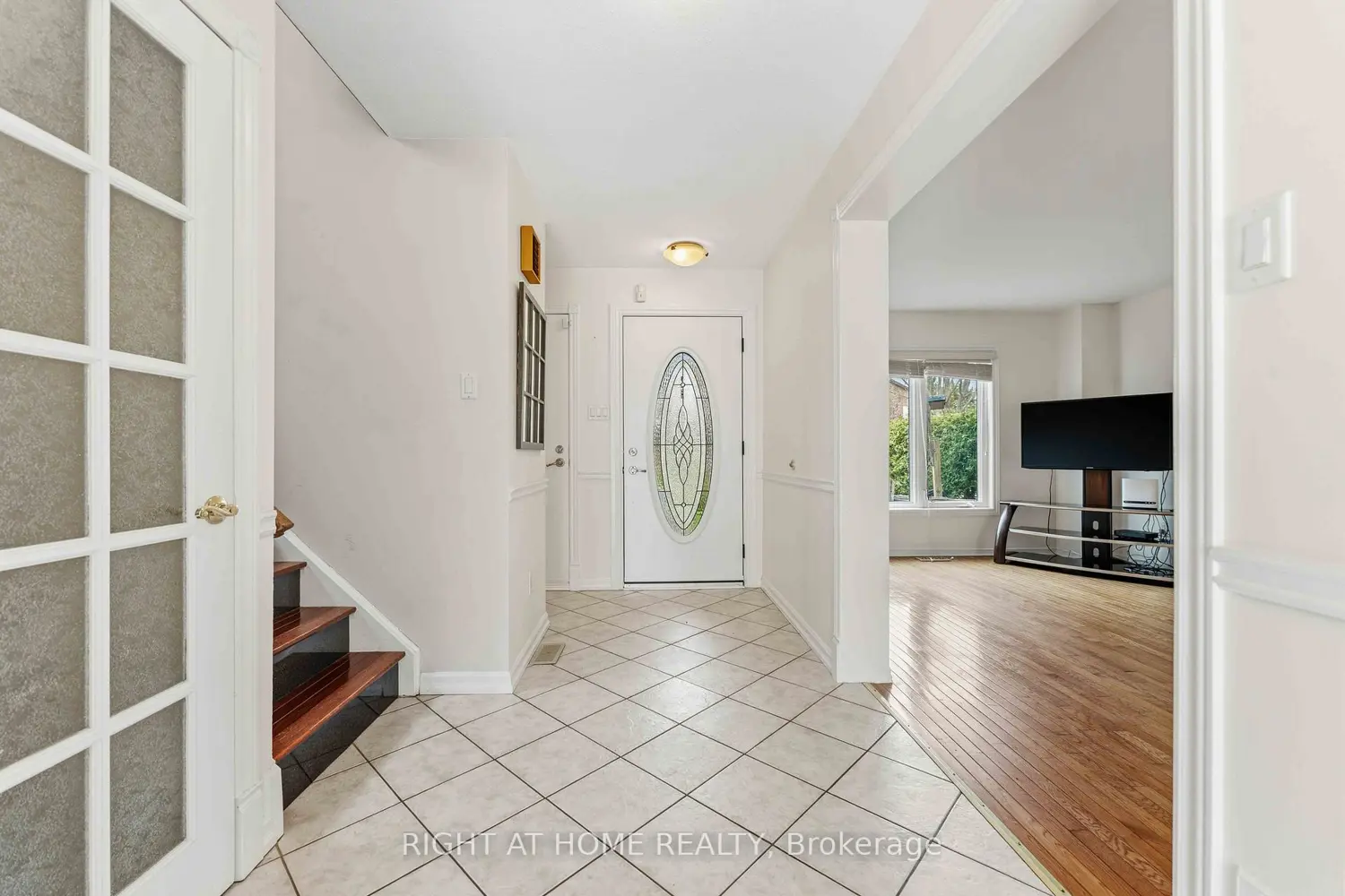 26 Denham Way photo 3