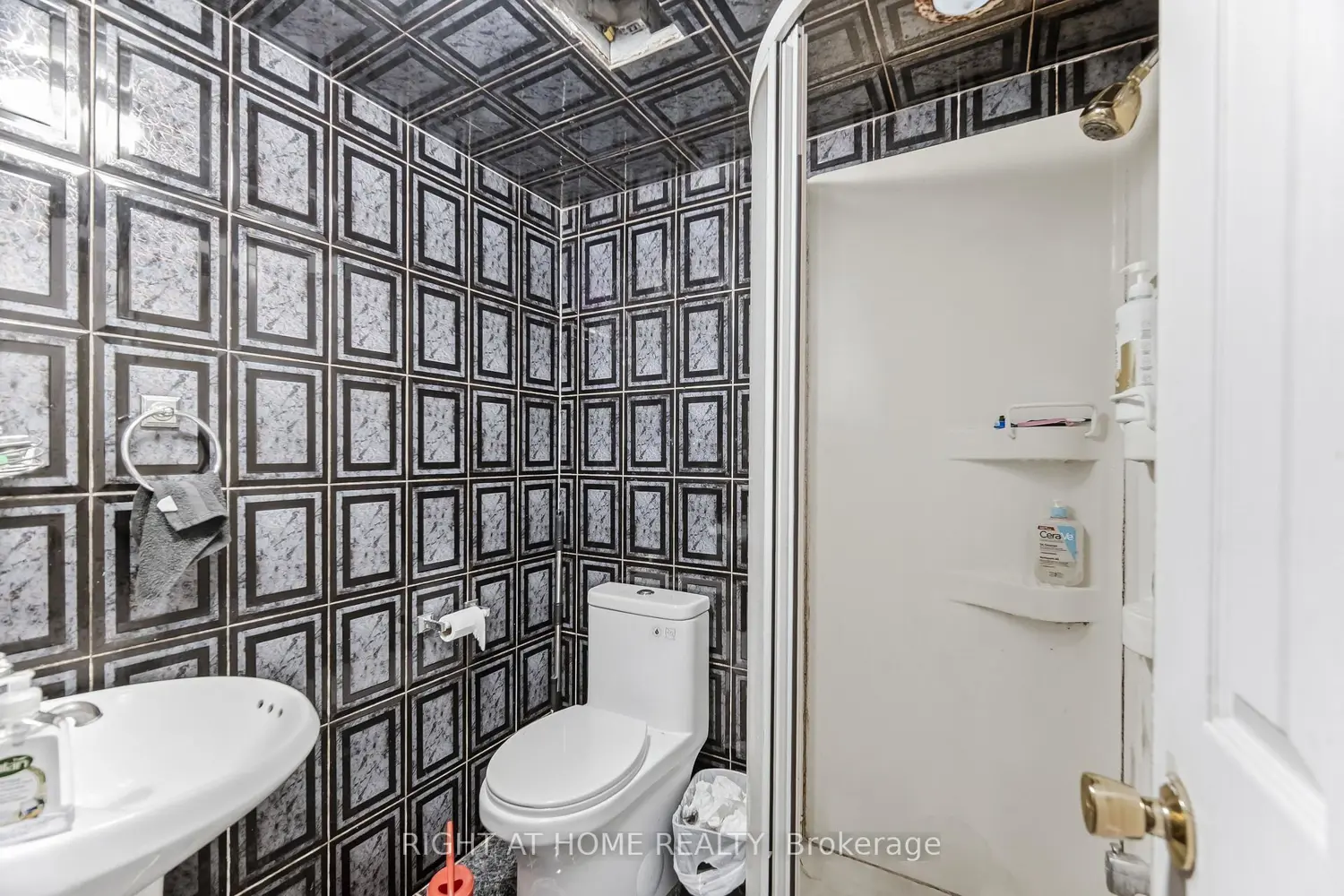 Additional image 14 of 415 Silverstone Drive 4